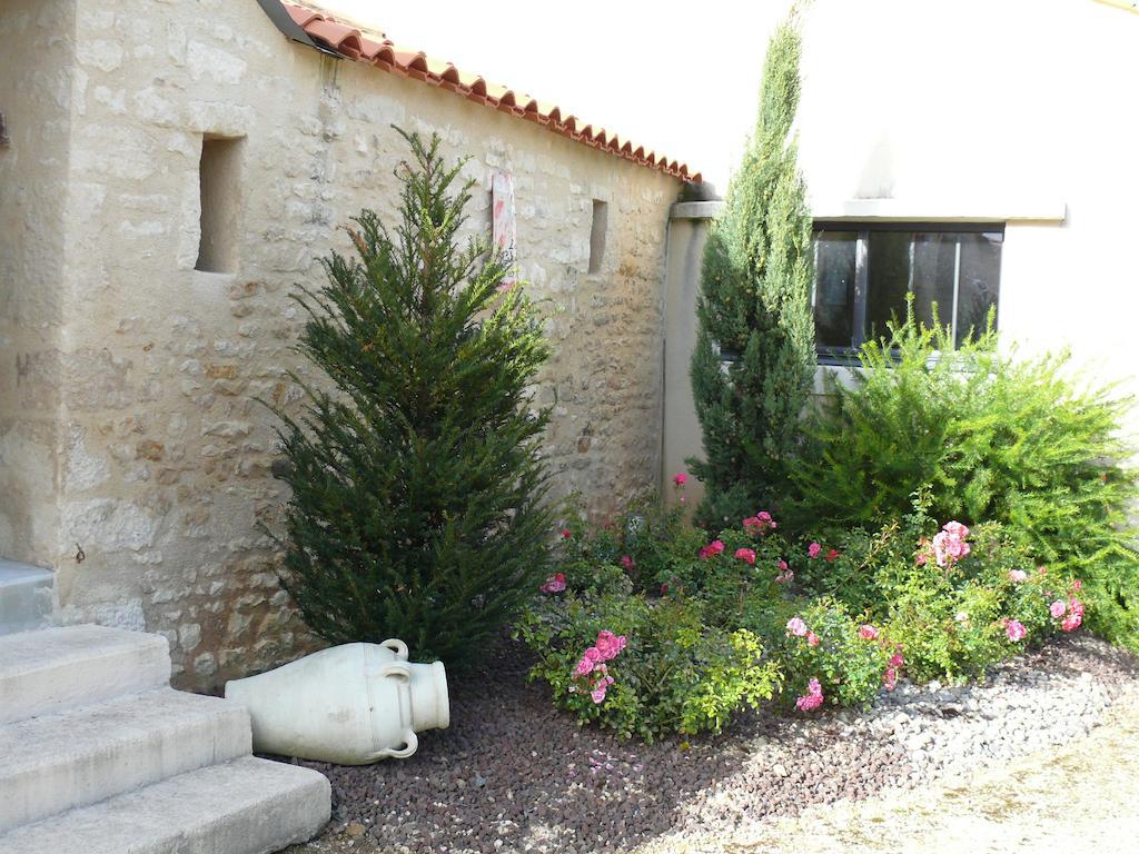 Gite Du Clos De La Vigne Montreuil  Zimmer foto